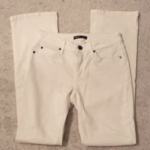 Simply Vera Vera Wang cream jeans in a size 2 bootcut.  Excellent condition